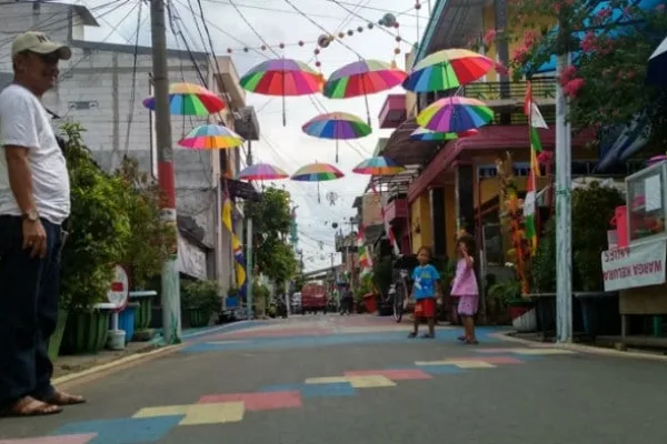 Bersih-bersih, 60 Warga Tanjung Priok Ikuti Program Padat Karya