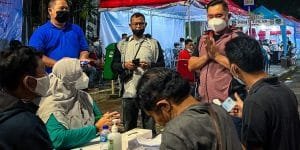 Kapolda Metro Jaya Irjen Pol Dr M Fadil Imran melakukan peninjauan di sejumlah tempat vaksinasi di sentra kuliner DKI Jakarta