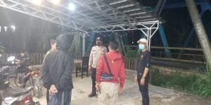 Anggota Polsek Lebakgedong Polres Lebak patroli dialogis dan himbauan prokes covid 19 kepada masyarakat