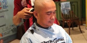 Kapolrestabes Semarang dan Dandim 0733/BS Potong Gundul Dukung Anak Penderita Kanker