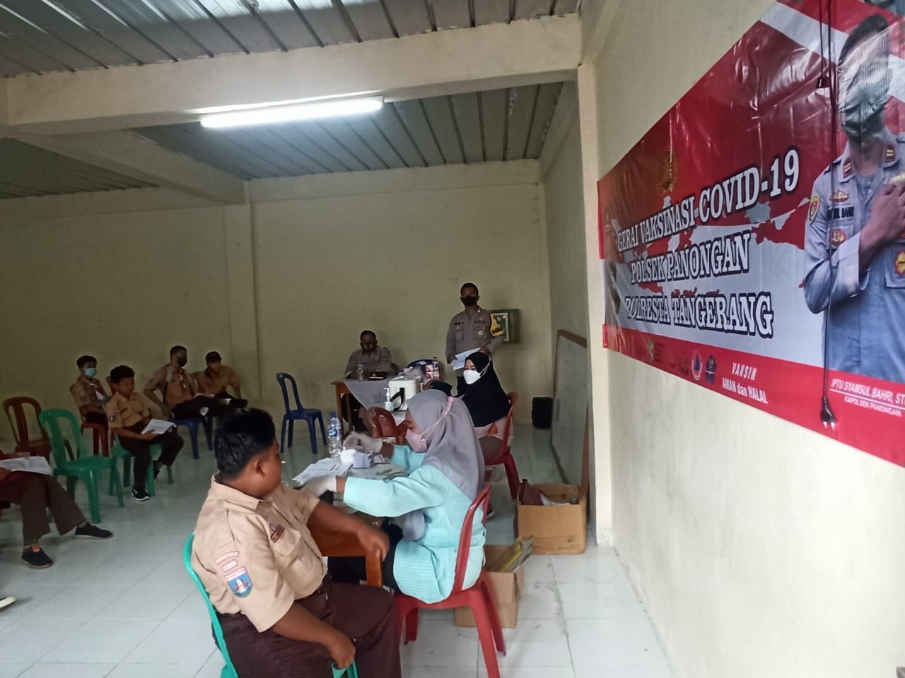 Kanit Binmas Polsek Panongan Pantau Pelaksanaan Vaksin Di SMP Citra Nusantara Panongan