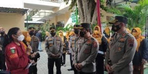 Kabareskrim Polri Kunjungi Sekolah Masa SMA, Cek Vaksinasi Dan Serahkan Bantuan Sosial