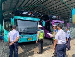 Jelang Lebaran, Satlantas Polres Blora Bersama Dinas Perhubungan Cek Kelaikan Bus