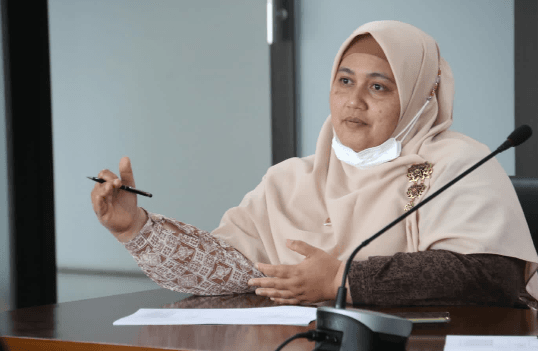 Atas banyaknya kasus yang diterima oleh DPRD Kota Bogor, Endah menyampaikan Raperda ini perlu segera dibahas agar masyarakat bisa mendapatkan kepastian perlindungan dari pinjaman online, renternir dan koperasi ilegal. “Akhirnya kita mengusulkan, ini harus dibuat sebuah perlindungan. Jadi arah raperda ini qdalah bagaimana arahnya perlindungan kepada masyarakat. Bagaimana ke depannya masyarakat Kota Bogor bisa dilindungi dari hal-hal yang sifatnya dampak negatif,” pungkasnya. Sebelumnya, Wakil Ketua I DPRD Kota Bogor, Jenal Mutaqin, menyampaikan dalam rapat paripurna yang digelar, Selasa (10/5), terdapat tiga raperda yang akan dibahas pada masa sidang ketiga tahun sidang 2022 ini. Diantaranya adalah Raperda Kota Bogor Tentang Pertanggungjawaban Pelaksanaan Anggaran Pendapatan dan Belanja Daerah Tahun Anggaran 2021, Raperda Kota Bogor Tentang Penyertaan Modal Pemerintah Daerah kepada Perusahaan Umum Daerah Tirta Pakuan Kota Bogor dan Raperda Kota Bogor