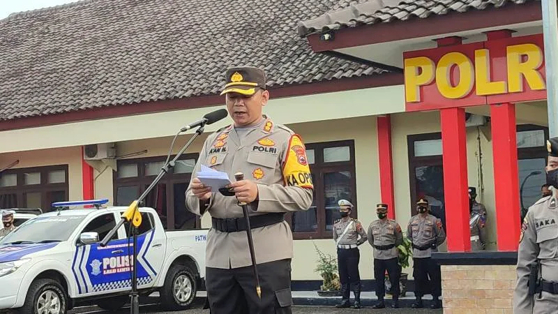 Kapolres Blora Polda Jawa Tengah AKBP Aan Hardiansyah,SH,MH memimpin apel gelar pasukan Operasi Patuh Candi Tahun 2022