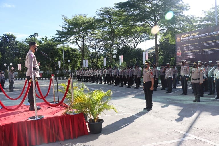 Kapolresta Tangerang Kombes Pol. R. Romdhon Natakusuma, S.H., S.I.K., M.H. memimpin langsung upacara kenaikan pangkat pengabdian
