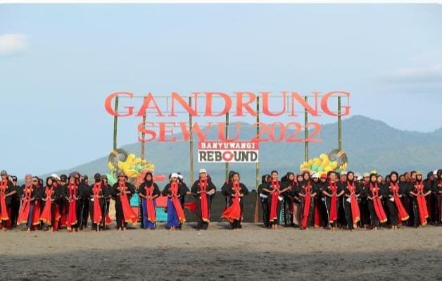 Tari Kolosal Gandrung Sewu Banyuwangi Pukau Ribuan Wisatawan