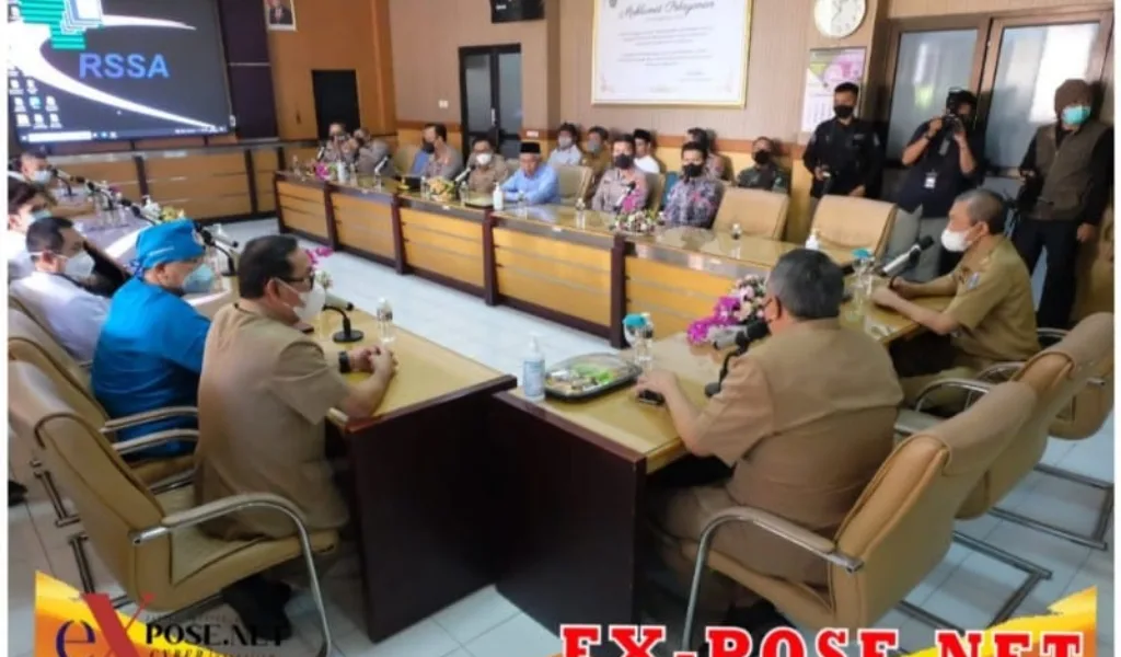 Kapolres Tabanan Bersama Dandim Turun Langsung Saat Pembuatan Jembatan Darurat