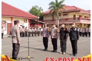 Berikan Penghargaan Anggota Berprestasi