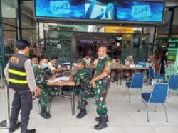 Petugas Gabungan Operasi Lilin Lodaya 2022 Gelar Vaksin di Pos Pengamanan Kota Sukabumi?