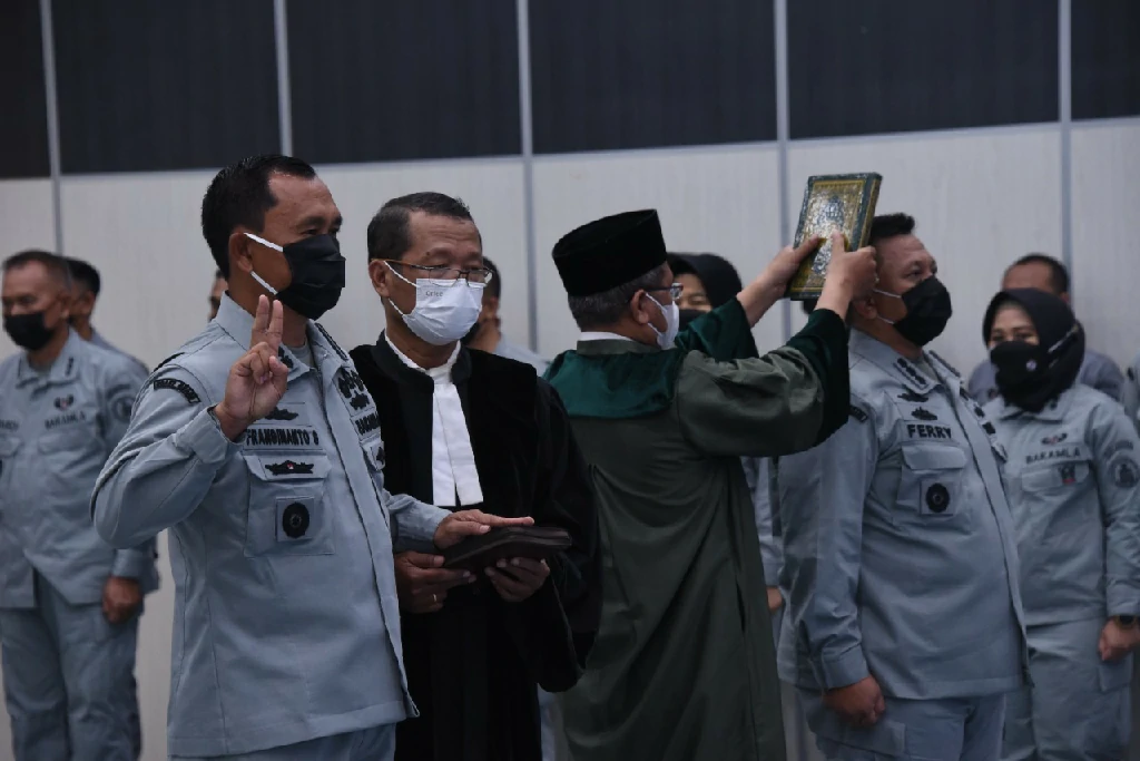 Dua Jabatan Direktur