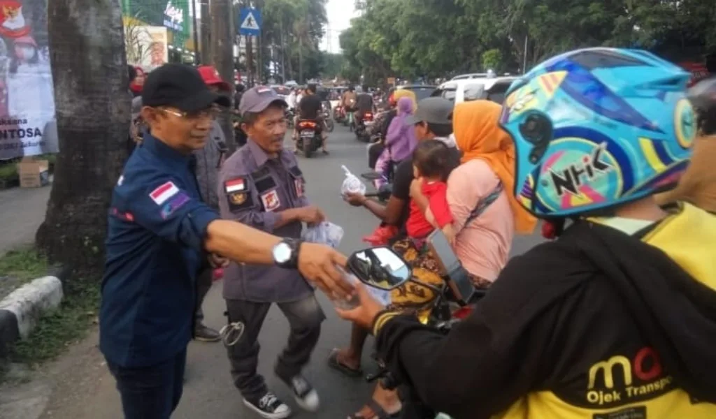 Kembali Berbagi Takjil, Warga Ucapkan Terimakasih kepada GBNN DKI Jakarta