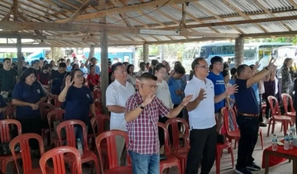Jemaat GPdI Wilayah 4 Paal 2 Gelar Ibadah dan Lomba di Pantai Tasik Ria Manado