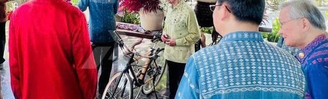 Asean summit, 10 Kepala negara terima sepeda bambu dari Pertamina melalui YBLL