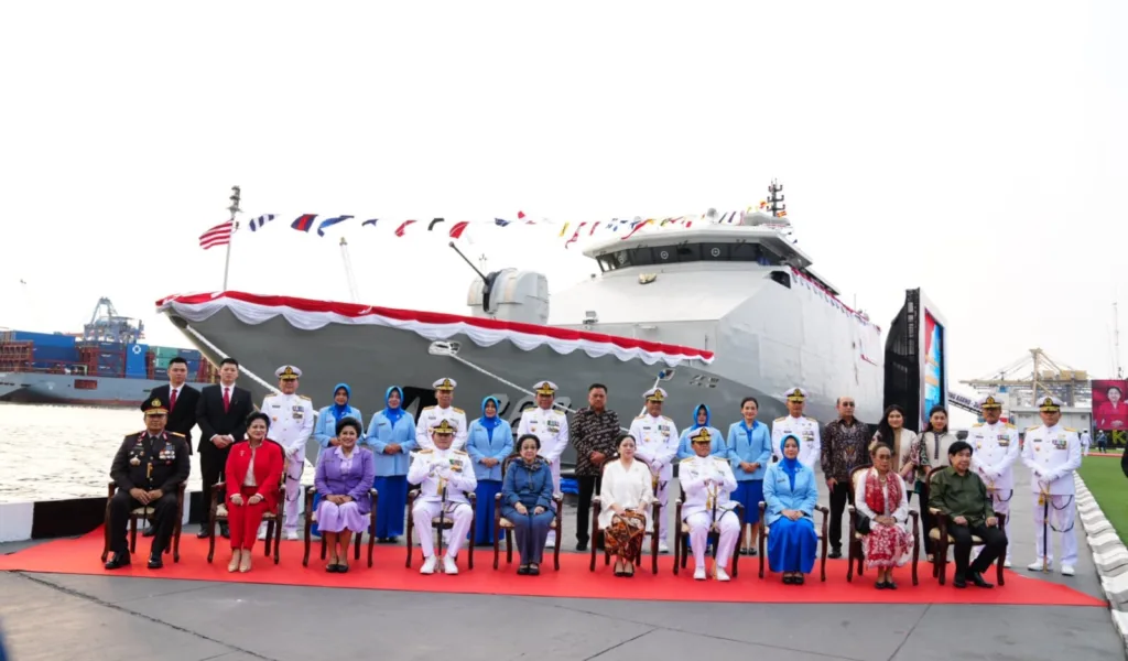 Perkuat Armada RI Panglima Kukuhkan KRI Bung Karno-369