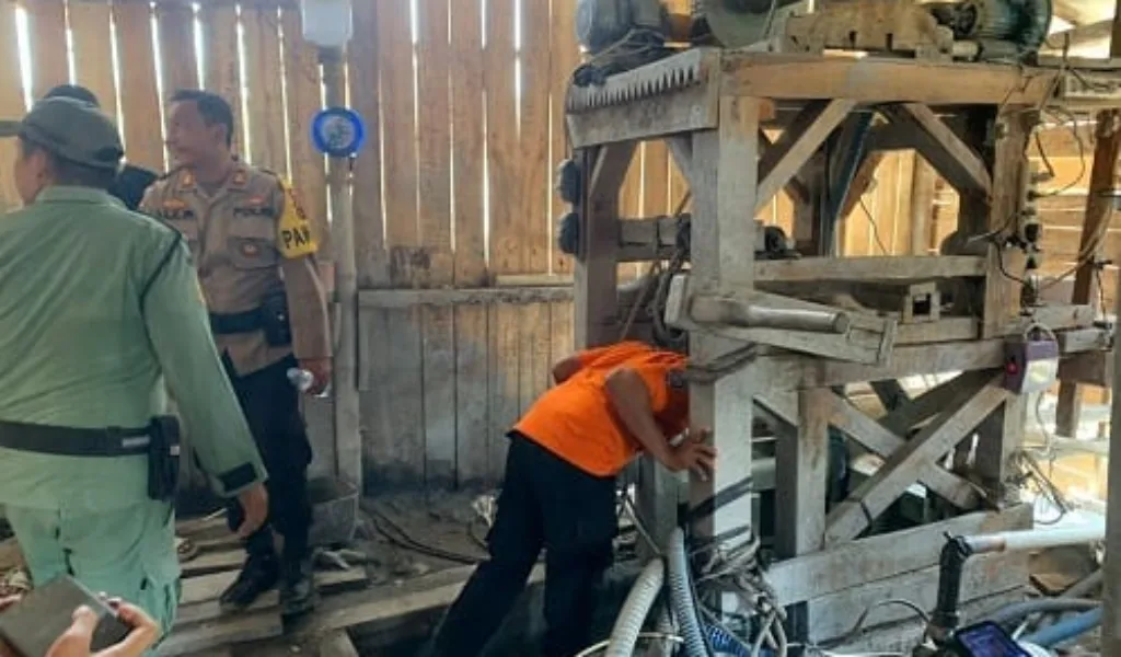 Delapan Orang Warga Kabupaten Bogor Terjebak Di Dalam Lobang Penggalian Emas