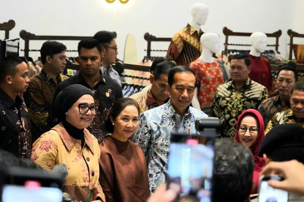 Hari Gelar Batik Nusantara