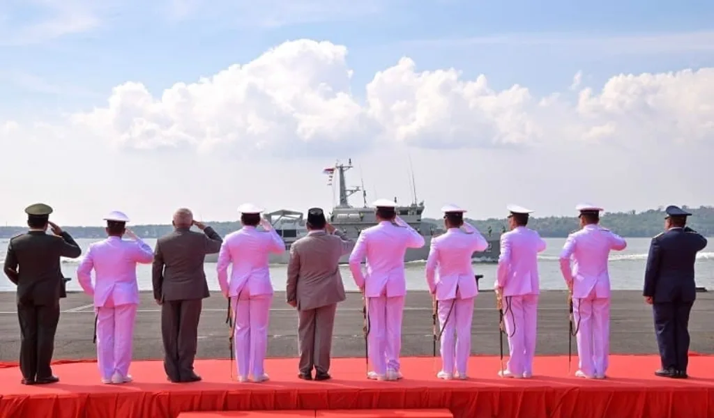 Menhan RI Serah Dua KRI ke TNI AL: Pulau Fani-731 dan Pulau Fanildo-732