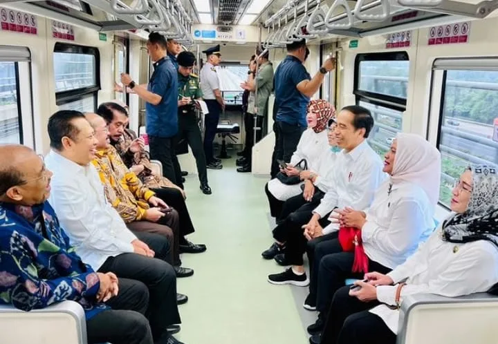 Resmikan LRT Jabodebek