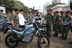Menhan RI Serahkan 100 Unit Rantis E-Tactical Sergap