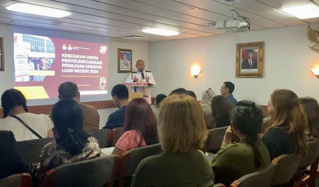 Resepsi Diplomatik KBRI Roma Di KRI Frans Kaisiepo-368 Pukau Warga Cyprus