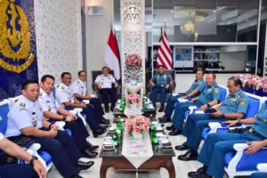 Perkuat Sinergi Dengan TNI AL, Kepala Bakamla RI Bertemu Kasal  ?