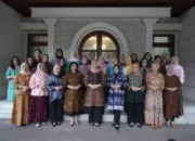 Nyonya Evi Agus Subiyanto ke Kantor Pusat Dharma Pertiwi