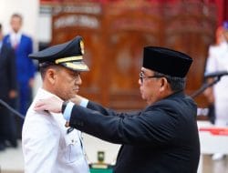 Edy Natar Nasution Lantik Bupati Kampar