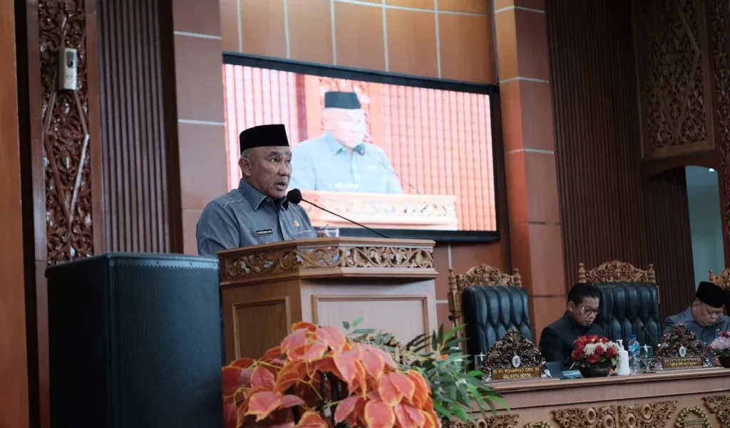 Mohammad Idris Hadiri Rapat Paripurna