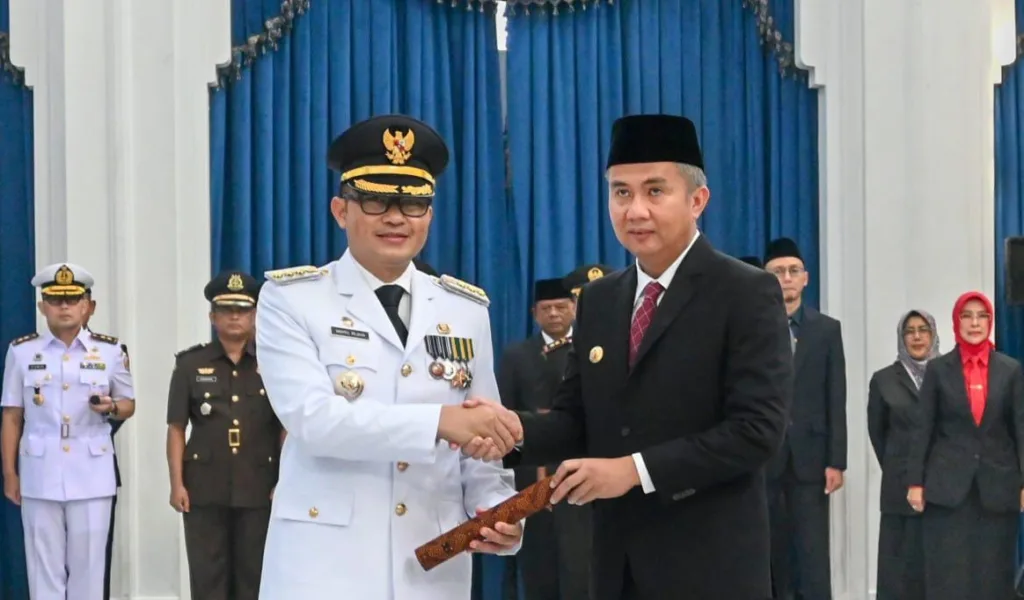 Lantik Pj Bupati Cirebon, Ini Pesan Bey Machmudin?