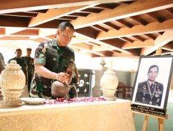 Panglima TNI Laksanakan Ziarah ke Makam Presiden RI ke-2