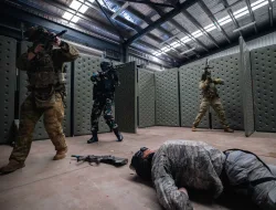 Prajurit Marinir TNI AL Lumpuhkan Musuh Tentara Australia