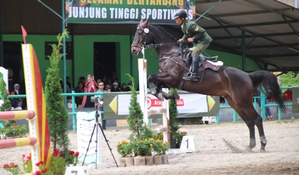 Jenderal TNI Agus Subiyanto Buka Lomba  Berkuda Piala Panglima TNI