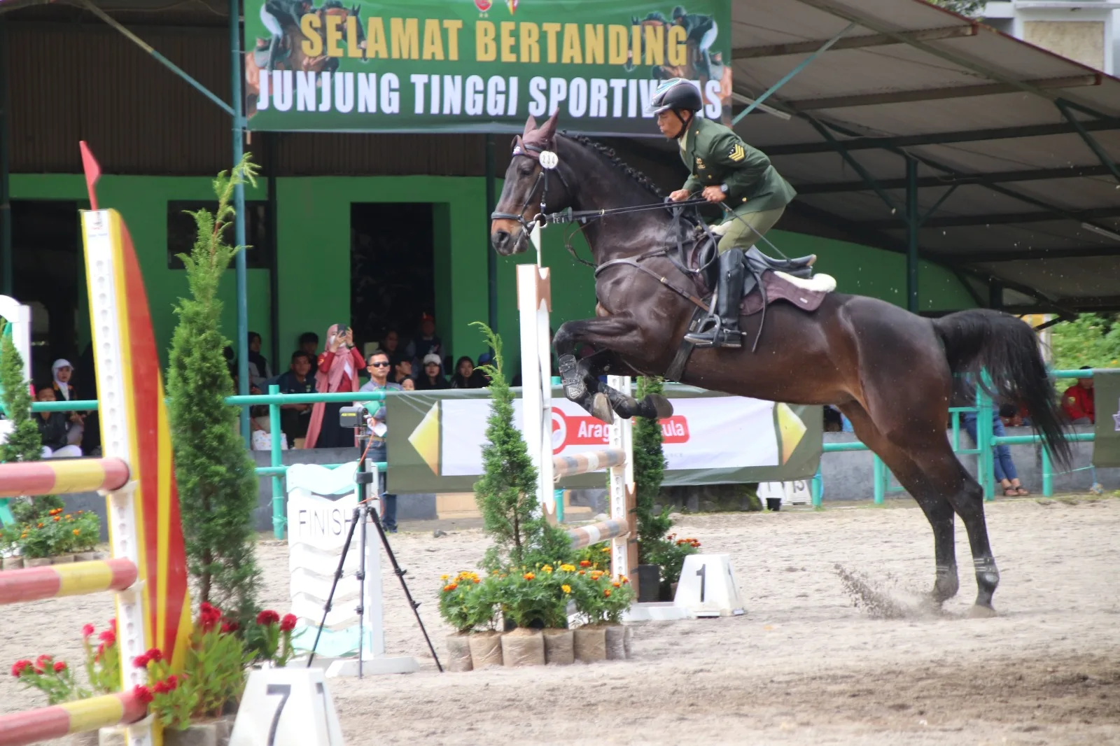 Jenderal TNI Agus Subiyanto Buka Lomba Berkuda Piala Panglima TNI