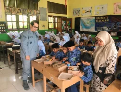 Kepala Bakamla RI Pimpin Makan Siang Bergizi Terhadap 2.500 siswa/i sekolah di seluruh Indonesia