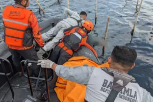 Bakamla RI Bersama Tim Gabungan Evakuasi Korban Kecelakaan Kapal