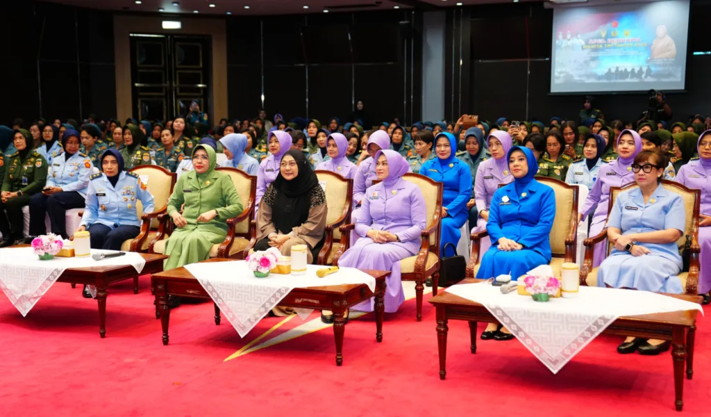 Ketua Dharma Pertiwi Pimpin Apel Bersama Wanita TNI 2025