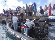 Bakamla Bantu Angkut Ratusan Warga dan Logistik Pulau Enggano ke Bengkulu
