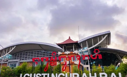 Fenomena Aneh di Ngurah Rai: Turis Jemput Turis