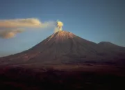 Gunung Semeru di Jatim dan Gunung Dukono di Malut Mengalami Erupsi