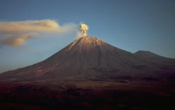 Gunung Semeru di Jatim dan Gunung Dukono di Malut Mengalami Erupsi