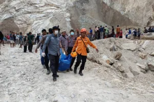 Tambang Batu Alam di Gunung Kuda Longsor, 4 Tewas dan 10 Lebih Diduga Tertimbun