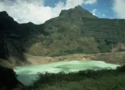 Viral Kilatan Petir di Langit Gunung Kelud, Mitos Lembu Suro