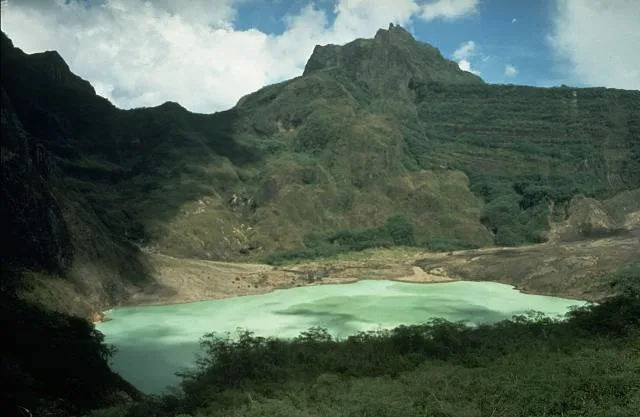 Viral Kilatan Petir di Langit Gunung Kelud, Mitos Lembu Suro