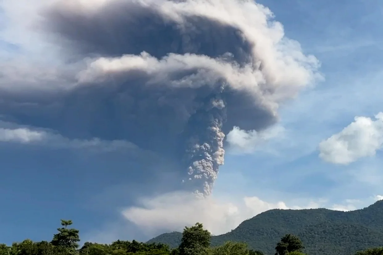 Gunung Lewotobi Laki-Laki