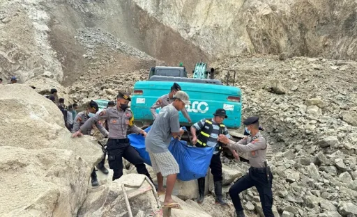 Longsor Tambang Batu Alam Gunung Kuda: 17 Tewas, 8 Masih Hilang
