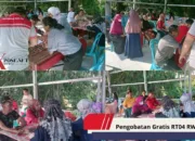 Warga Ikuti Pemeriksaan Kesehatan Gratis di Perumahan TNI Puspa Raya