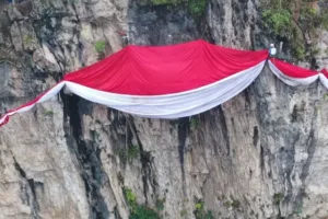Bendera Merah Putih Raksasa