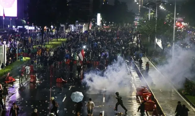 Situasi Polda Metro Jaya Kian Memanas