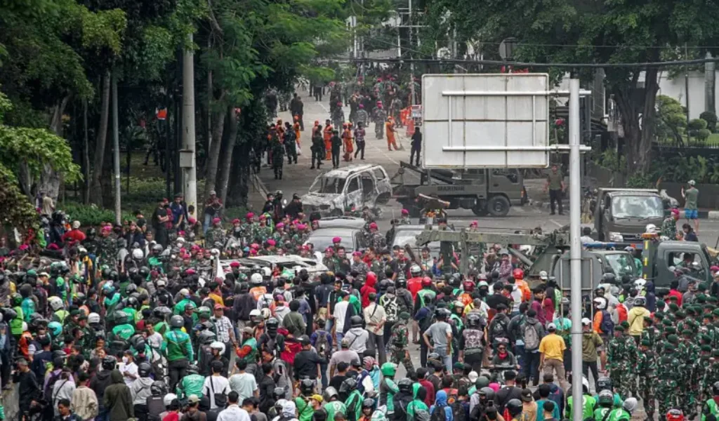 Demonstrasi Memanas, Merebak ke Beberapa Kota